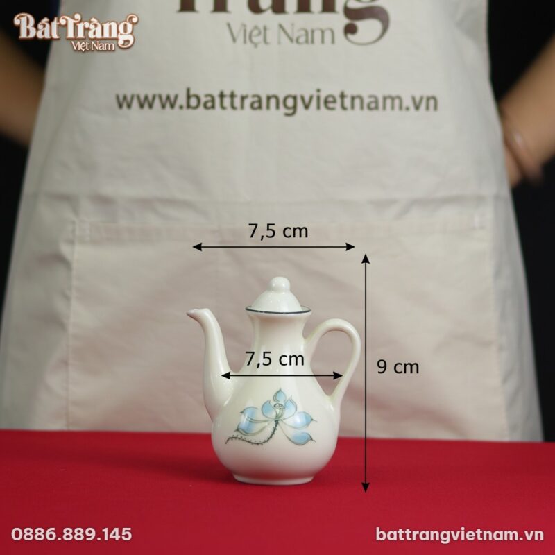 Kích thước Ấm mắm sứ trắng hoạ tiết sen xanh Bát Tràng BT-BD115 Kích thước Ấm mắm sứ trắng hoạ tiết sen xanh Bát Tràng BT-BD115