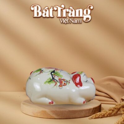 Ống tiết kiệm heo phệ mắt hip nằm màu trắng đỏ BT-HĐ08