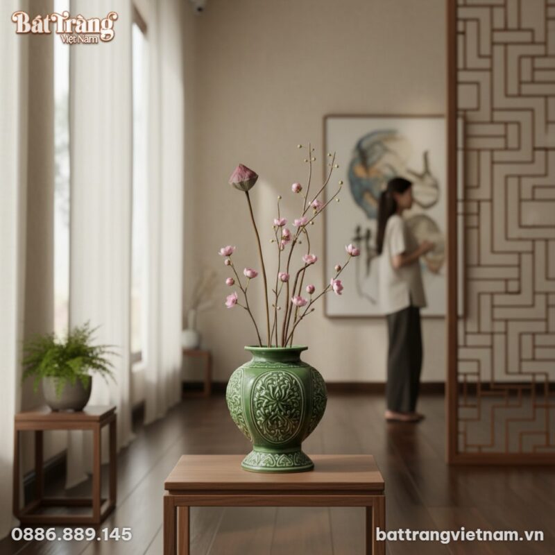 Chân dung lọ hoa men lục bảo 22cm đặt trên một ...