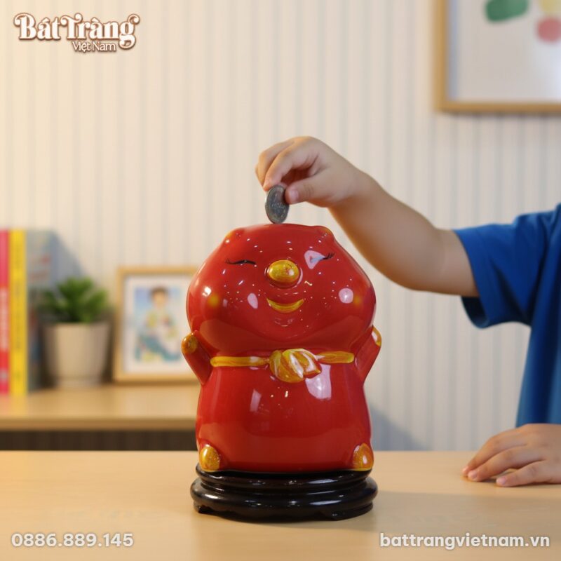 Cận cảnh ống tiết kiệm heo đất Bát Tràng màu đỏ... Cận cảnh ống tiết kiệm heo đất Bát Tràng màu đỏ...