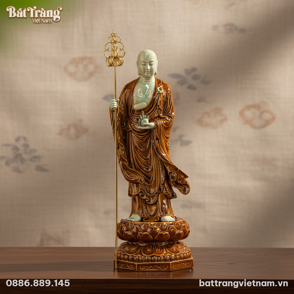 G&oacute;c cận cảnh tượng Địa Tạng Vương Bồ T&aacute;t men gố...