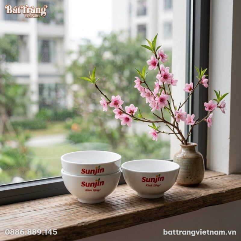 Góc chụp nghệ thuật tối giản, một vài chiếc ché... Góc chụp nghệ thuật tối giản, một vài chiếc ché...