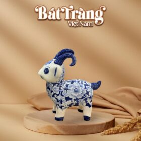Tượng dê lớn có sừng hoa văn men lam vẽ tay BT-TG20
