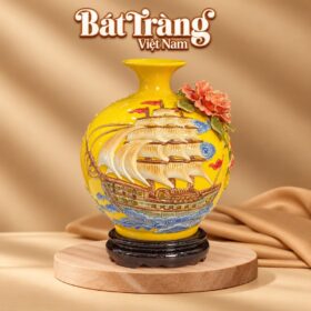 Bình hút lộc Thuận Buồm Xuôi Gió hoạ tiết đắp nổi men màu vàng BT-BHL132